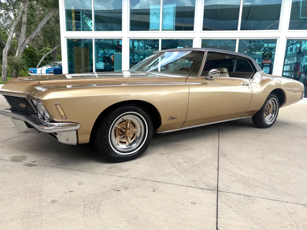 Vehicle photo 12