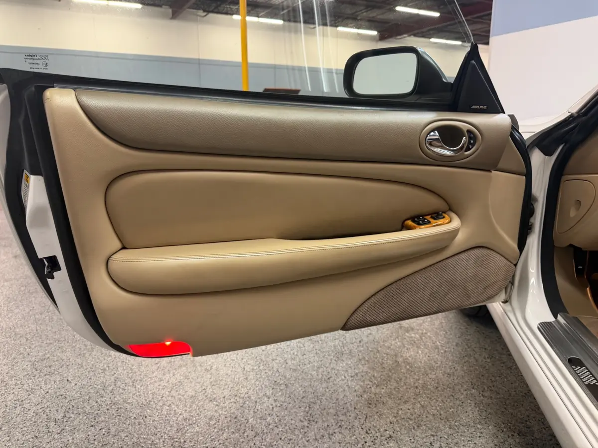 Vehicle photo 19