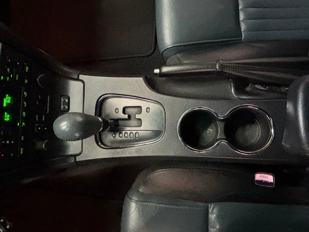 Vehicle photo 27