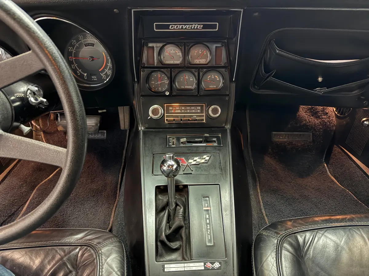 Vehicle photo 23