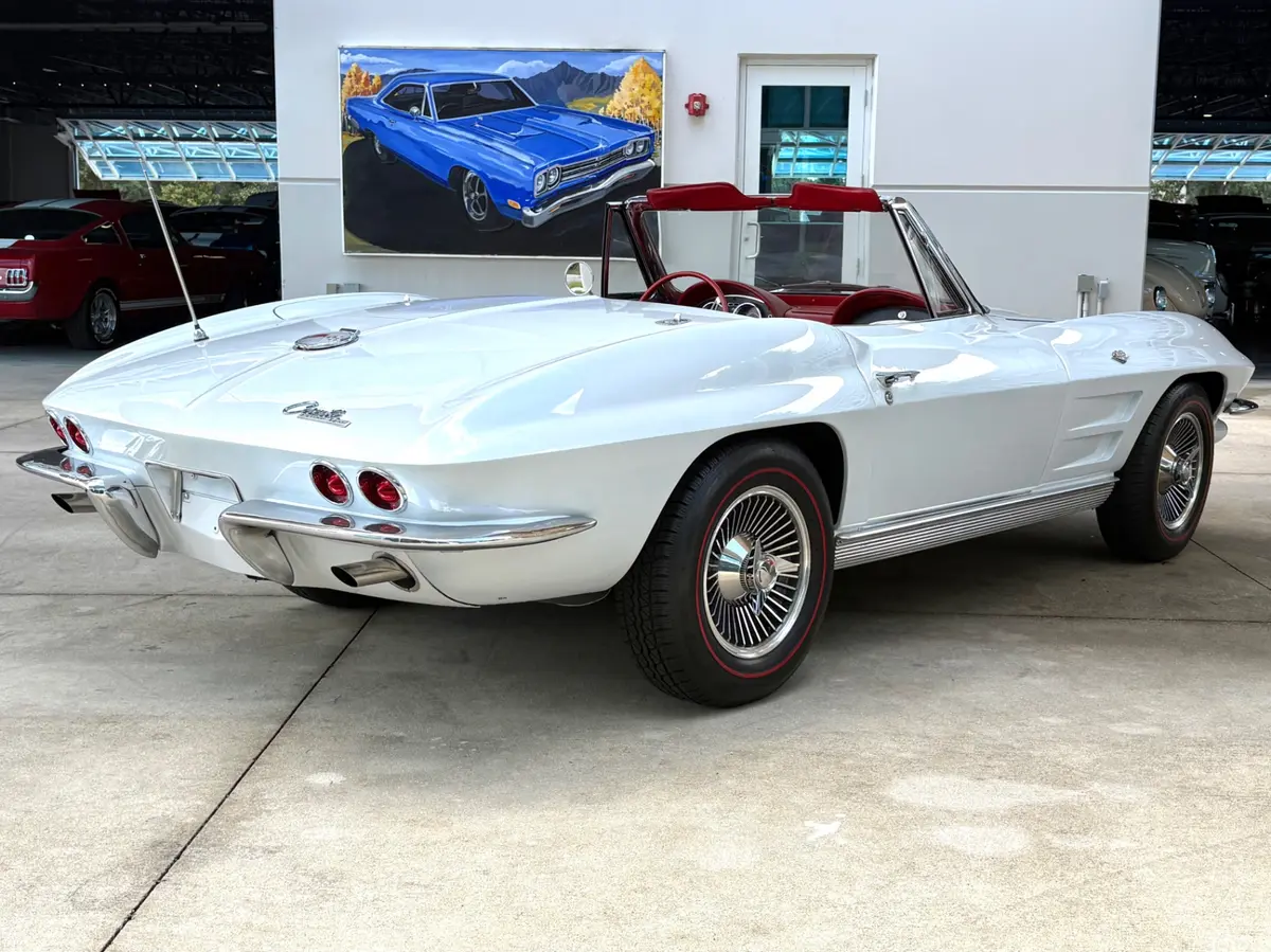 Vehicle photo 6