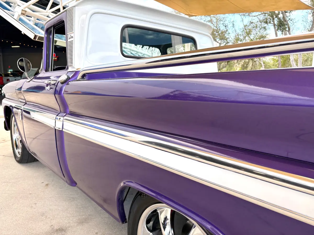 Vehicle photo 14