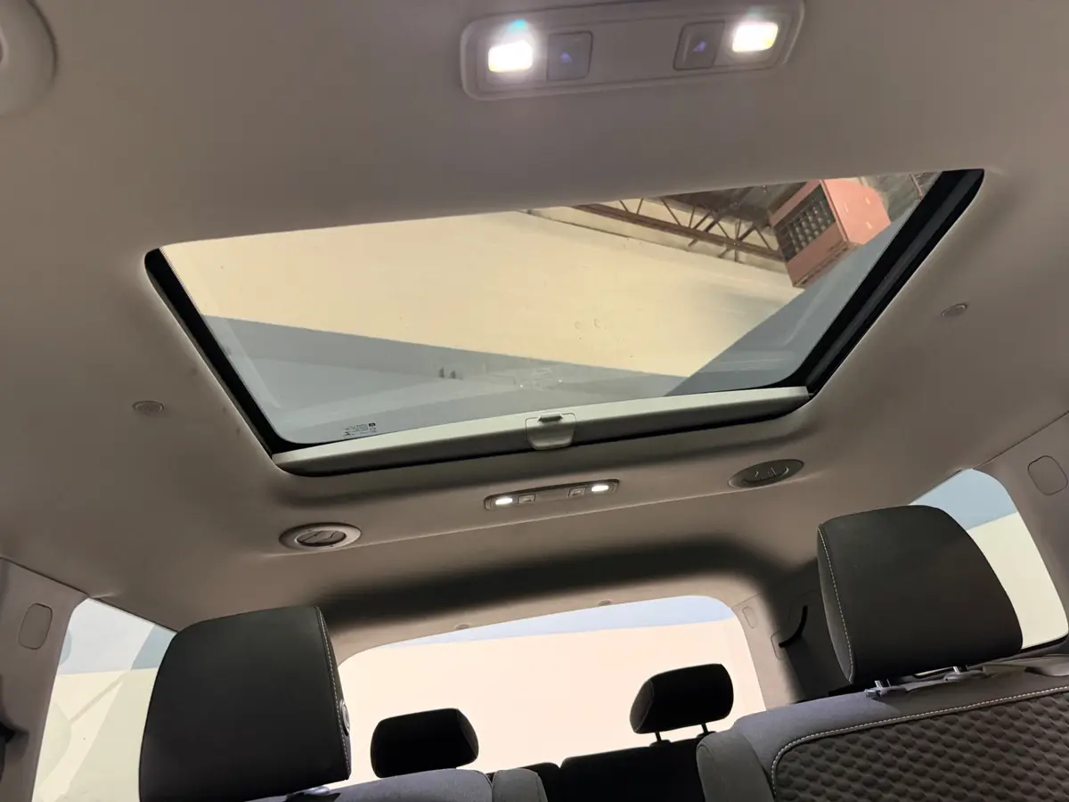 Vehicle photo 41