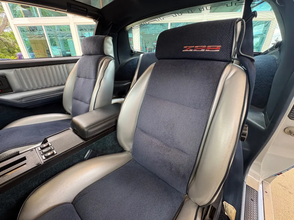 Vehicle photo 38