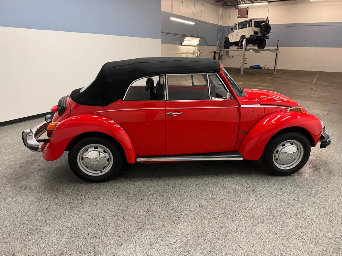 Vehicle photo 10