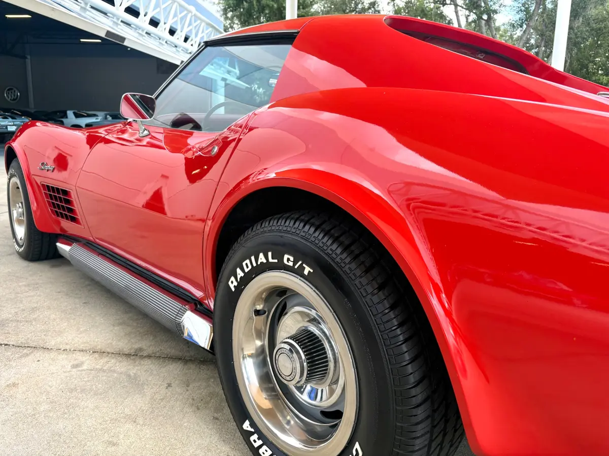 Vehicle photo 14