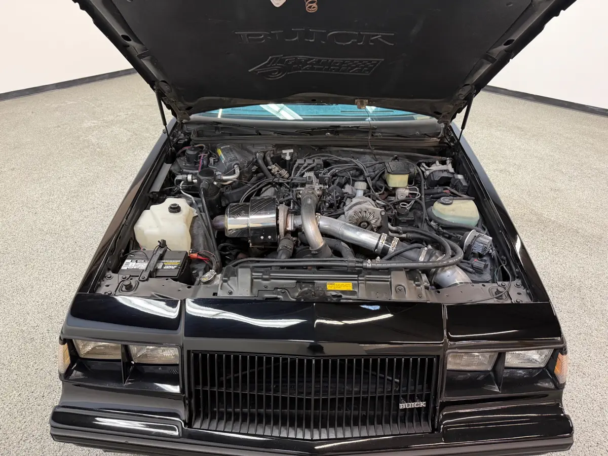 Vehicle photo 12