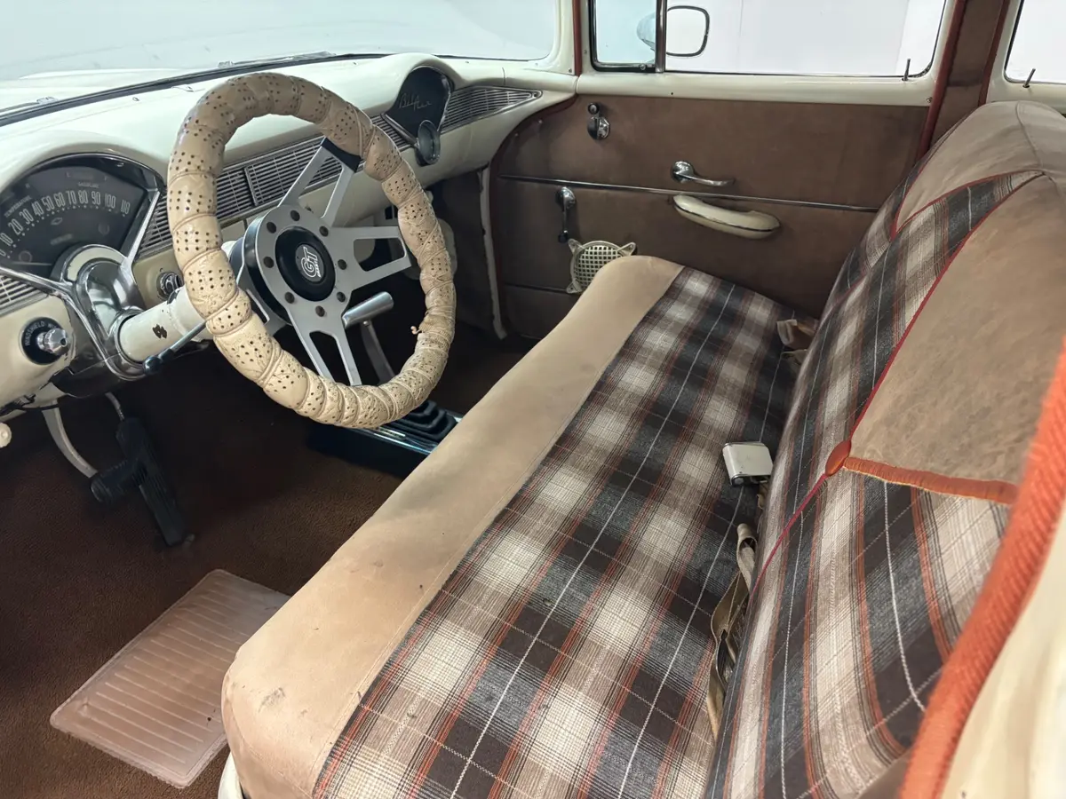 Vehicle photo 21