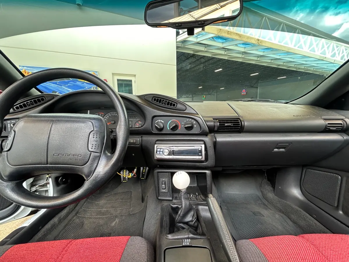Vehicle photo 23