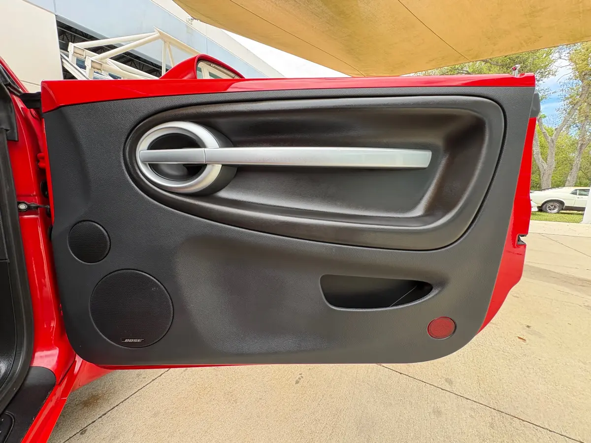 Vehicle photo 35