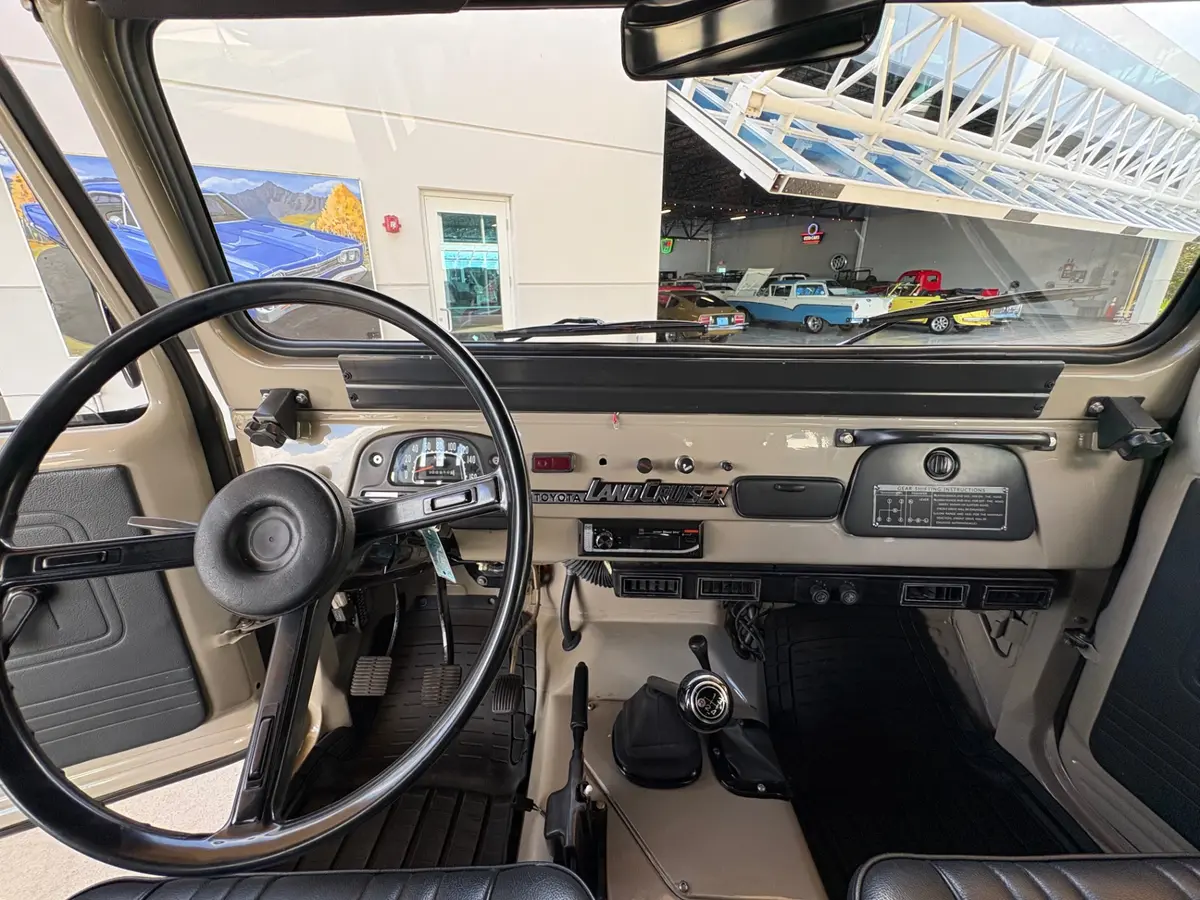 Vehicle photo 35