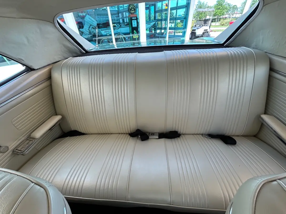 Vehicle photo 31