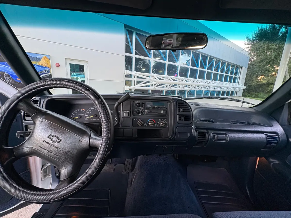 Vehicle photo 35