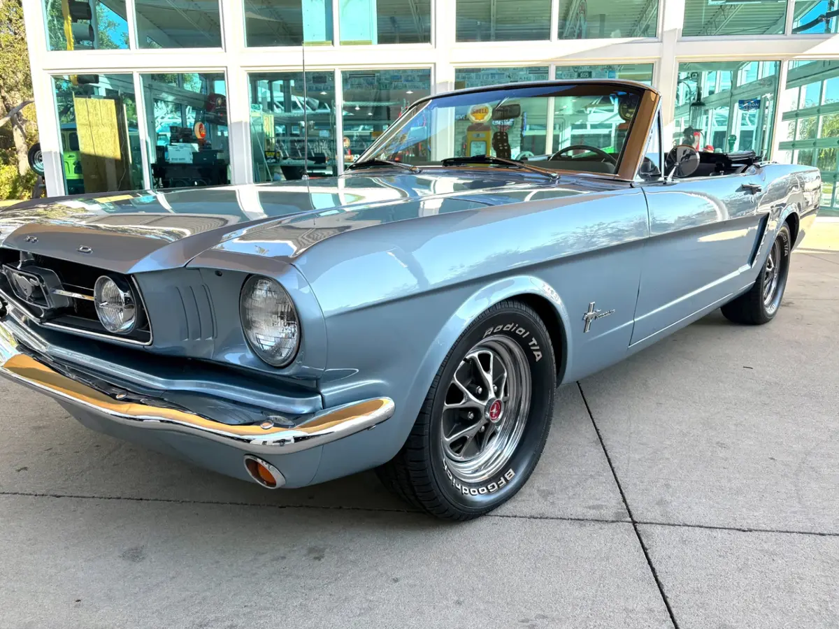 Vehicle photo 13