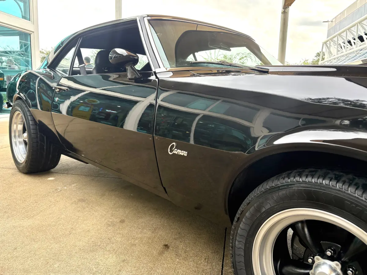 Vehicle photo 18