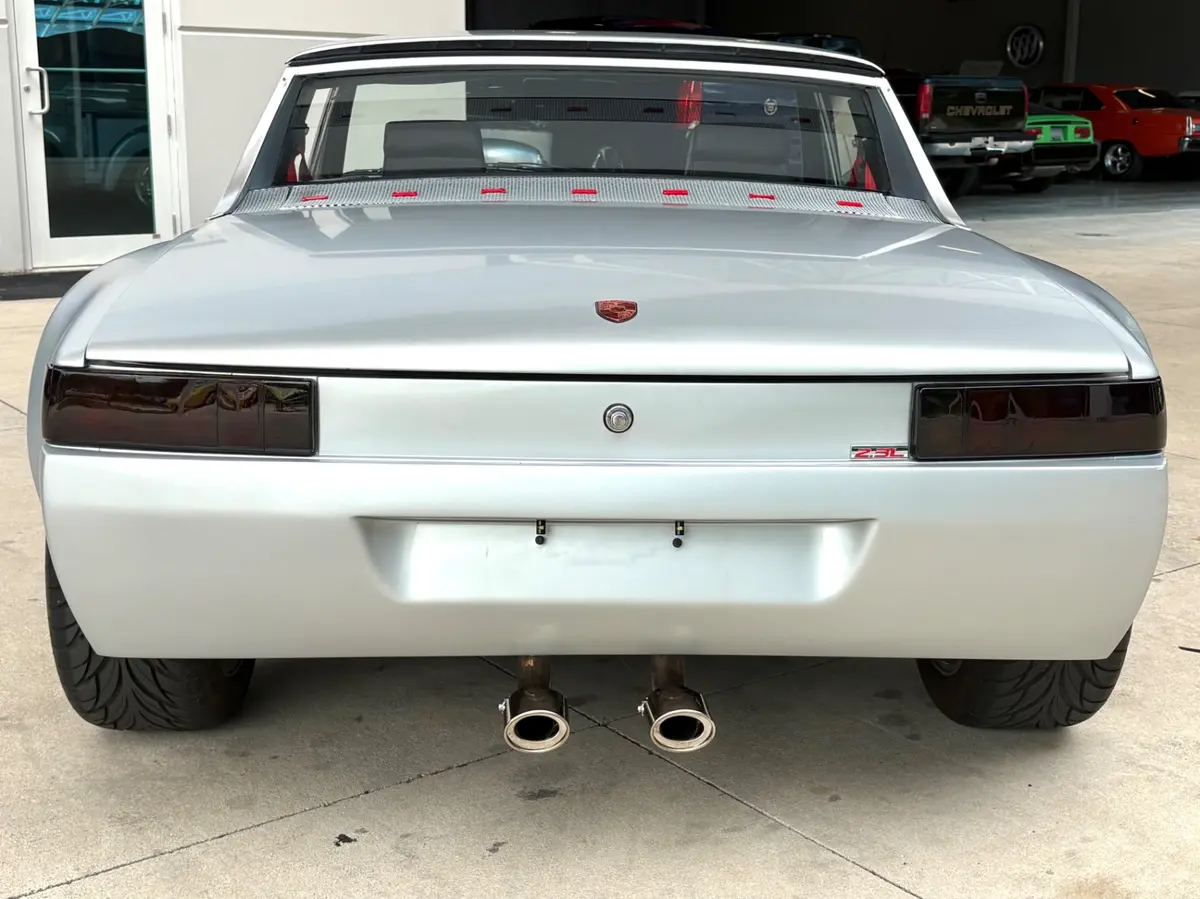 Vehicle photo 7