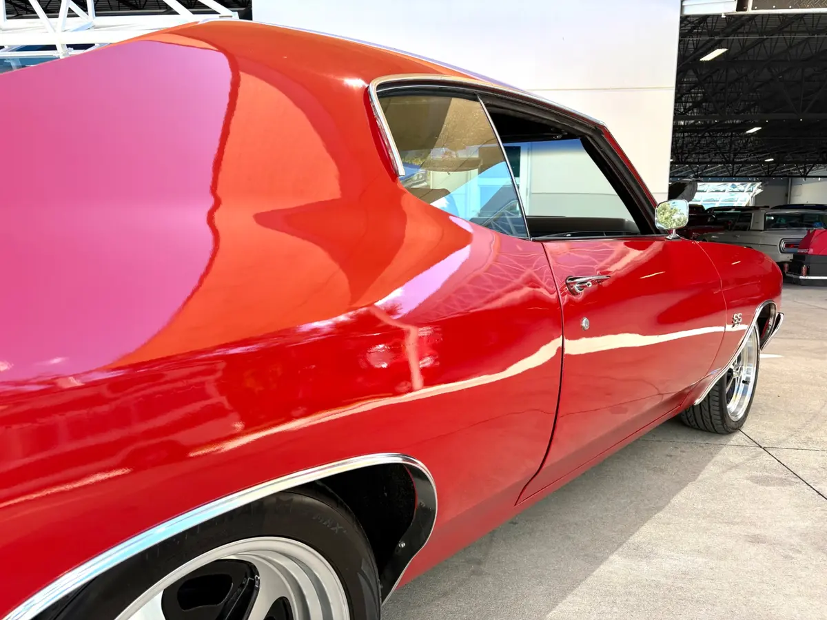 Vehicle photo 18