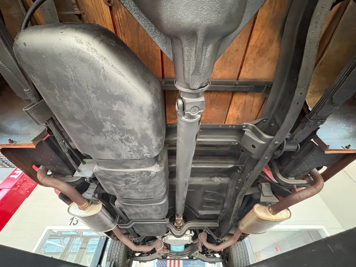 Vehicle photo 46