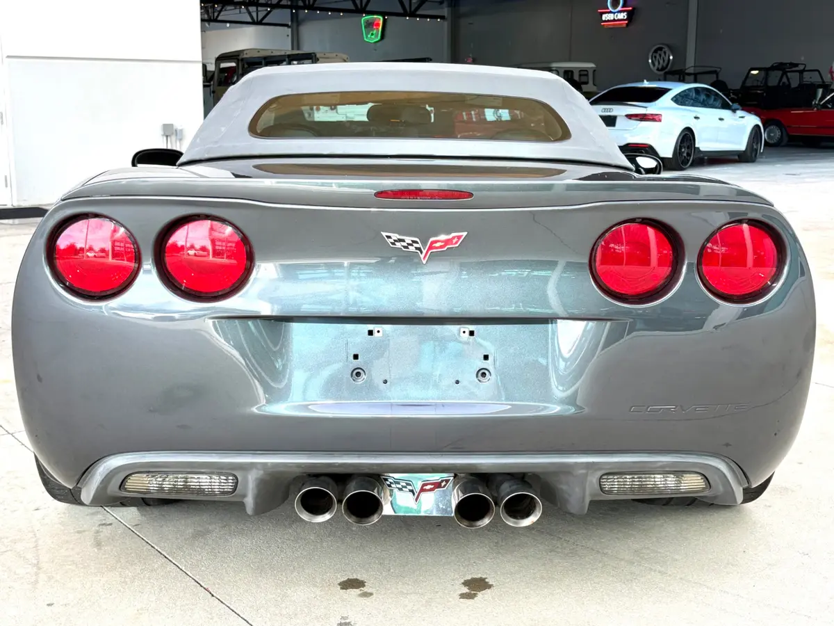 Vehicle photo 23