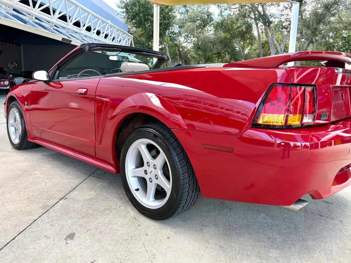 Vehicle photo 15