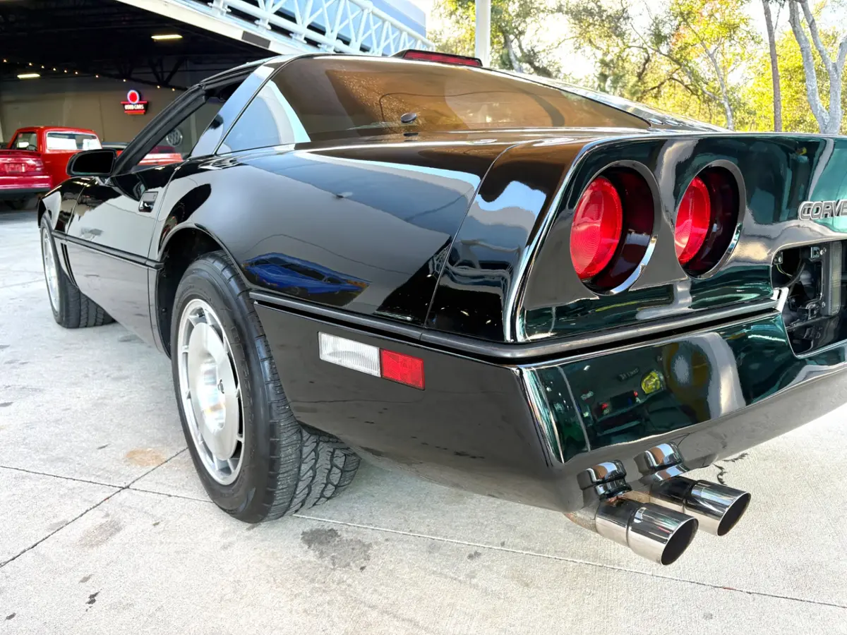 Vehicle photo 15