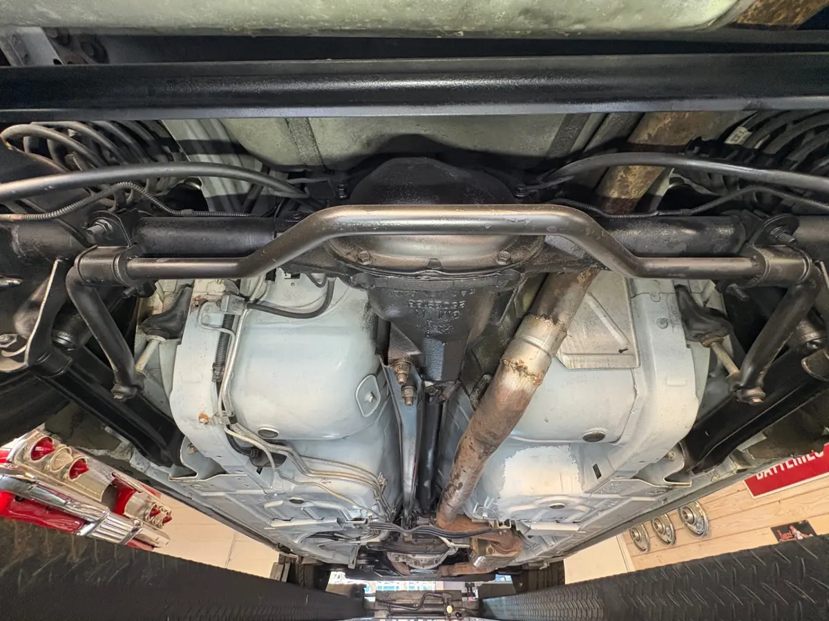 Vehicle photo 32