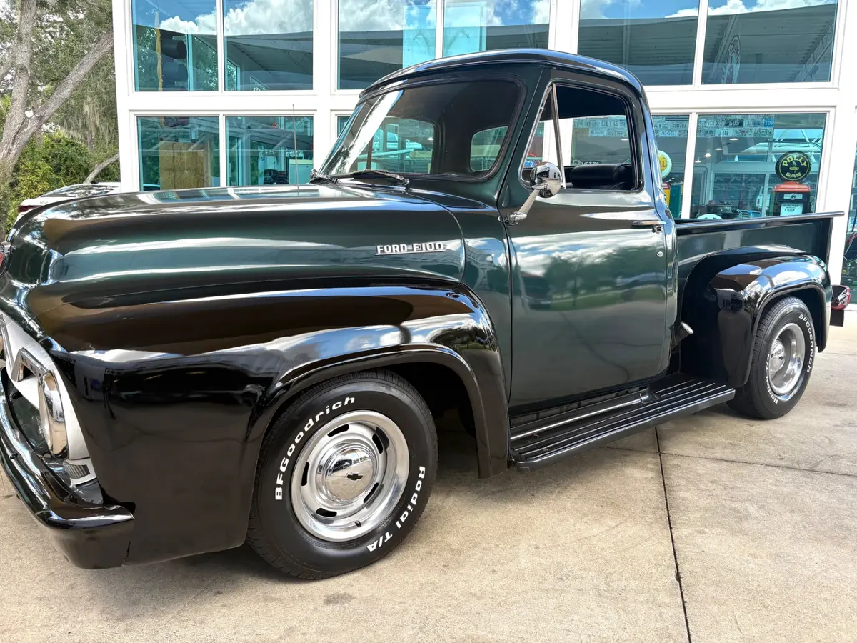 Vehicle photo 12