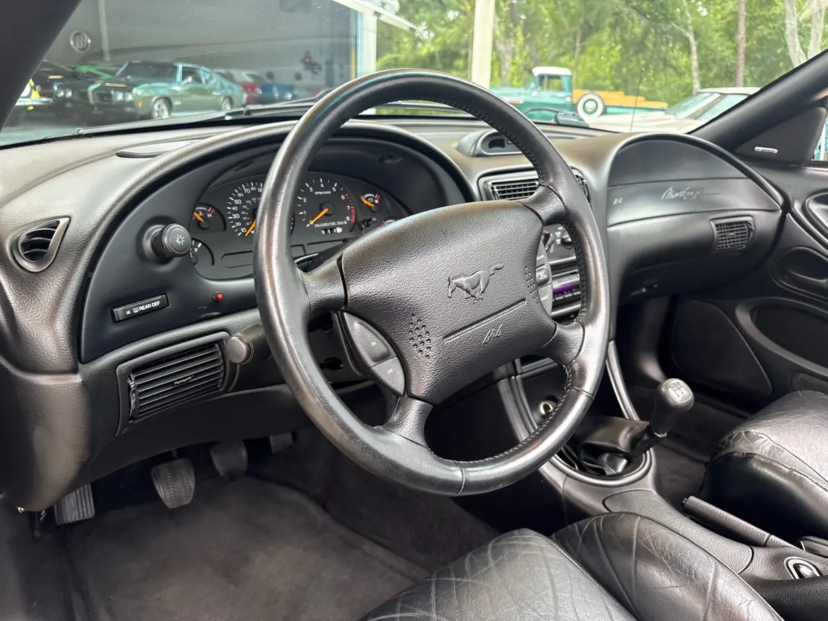 Vehicle photo 38
