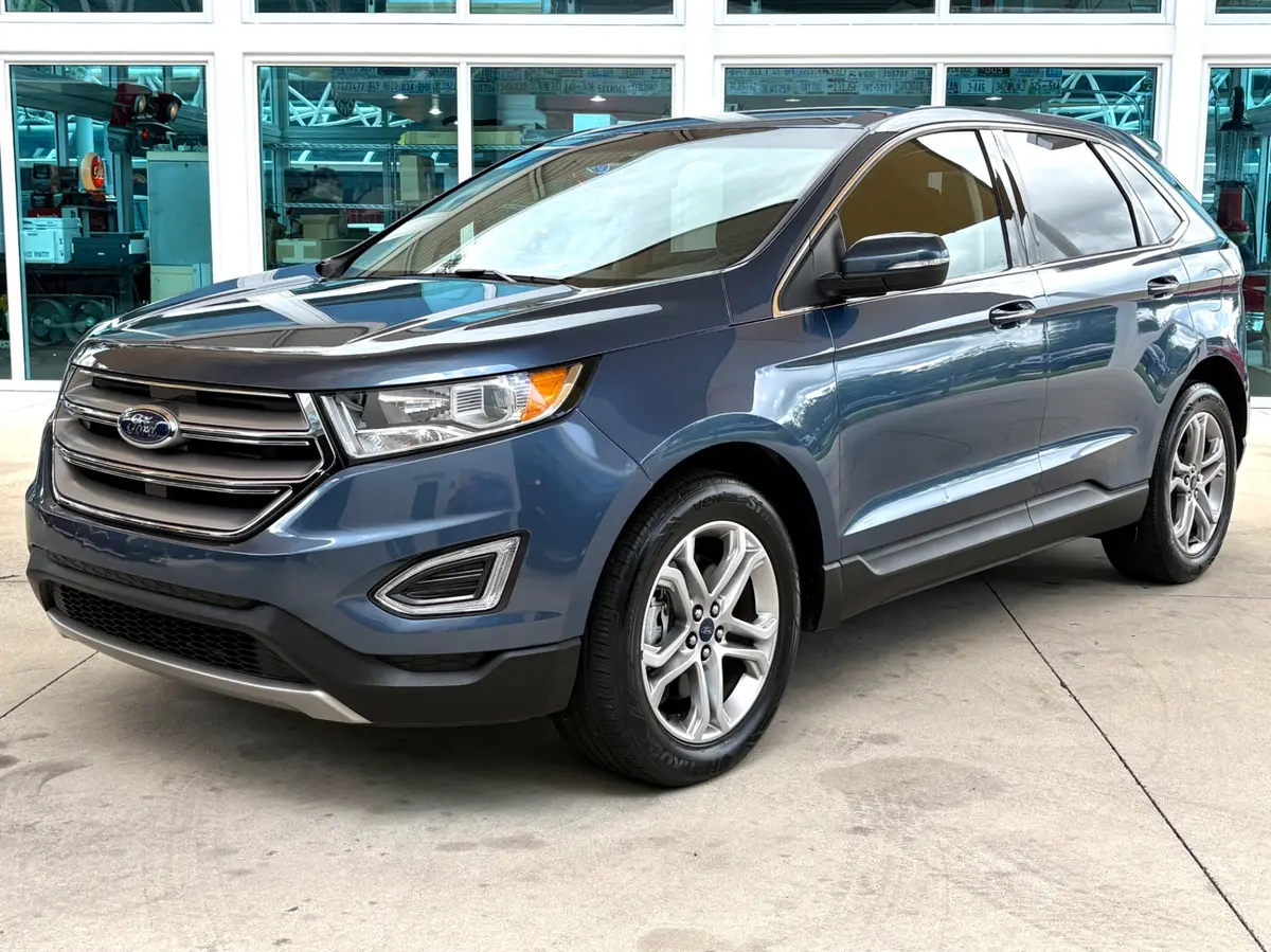 Vehicle photo 11