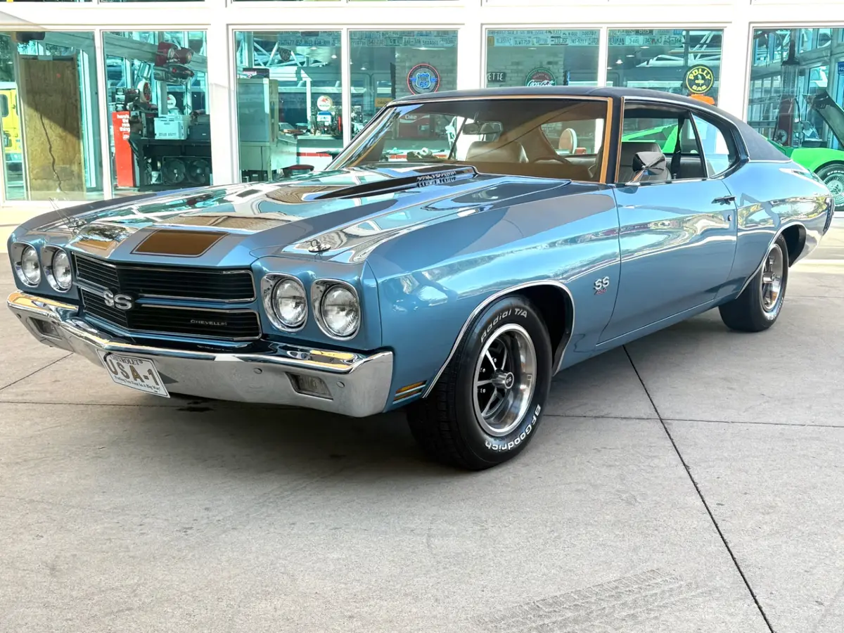 Vehicle photo 12