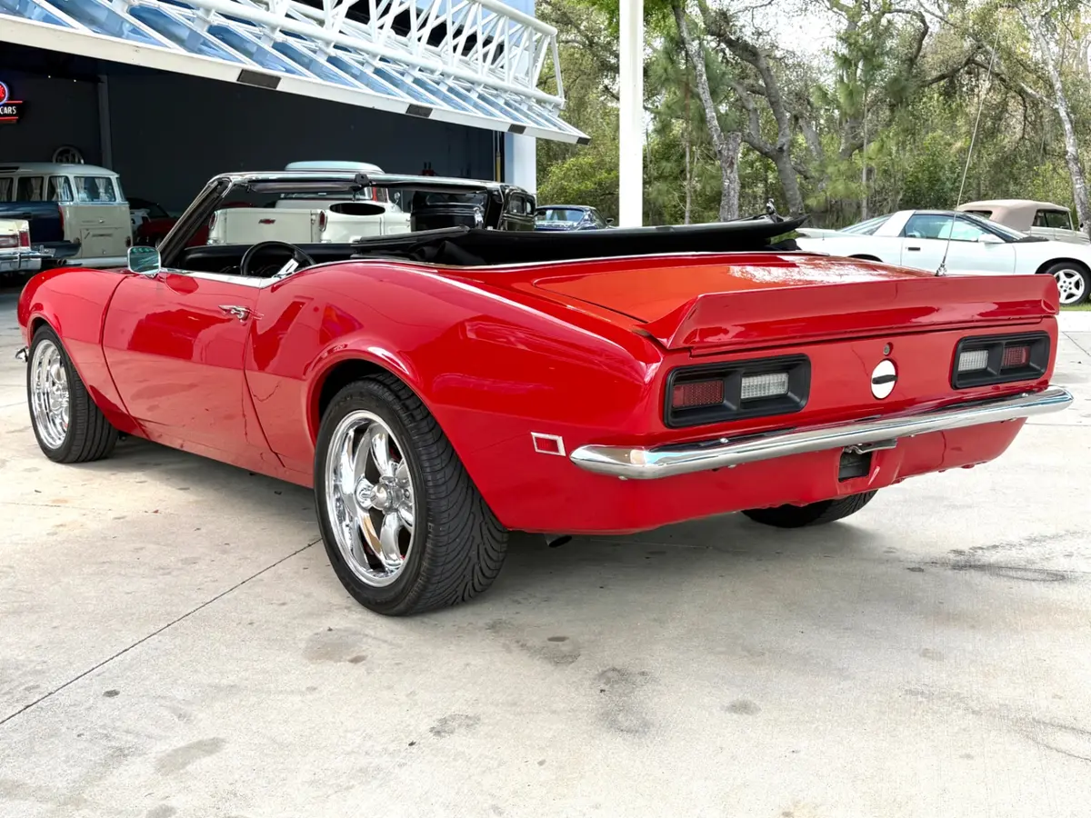 Vehicle photo 9