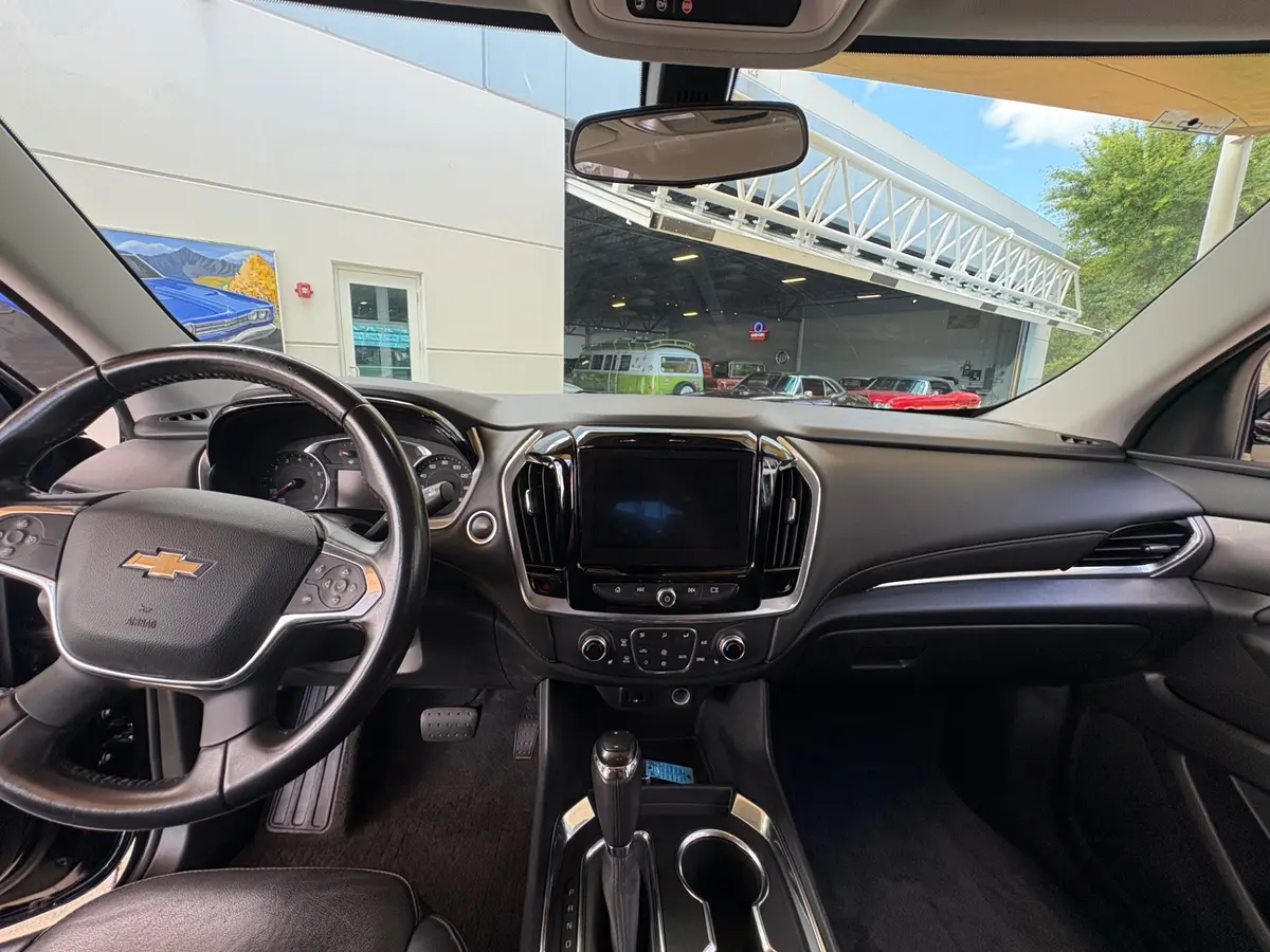 Vehicle photo 34