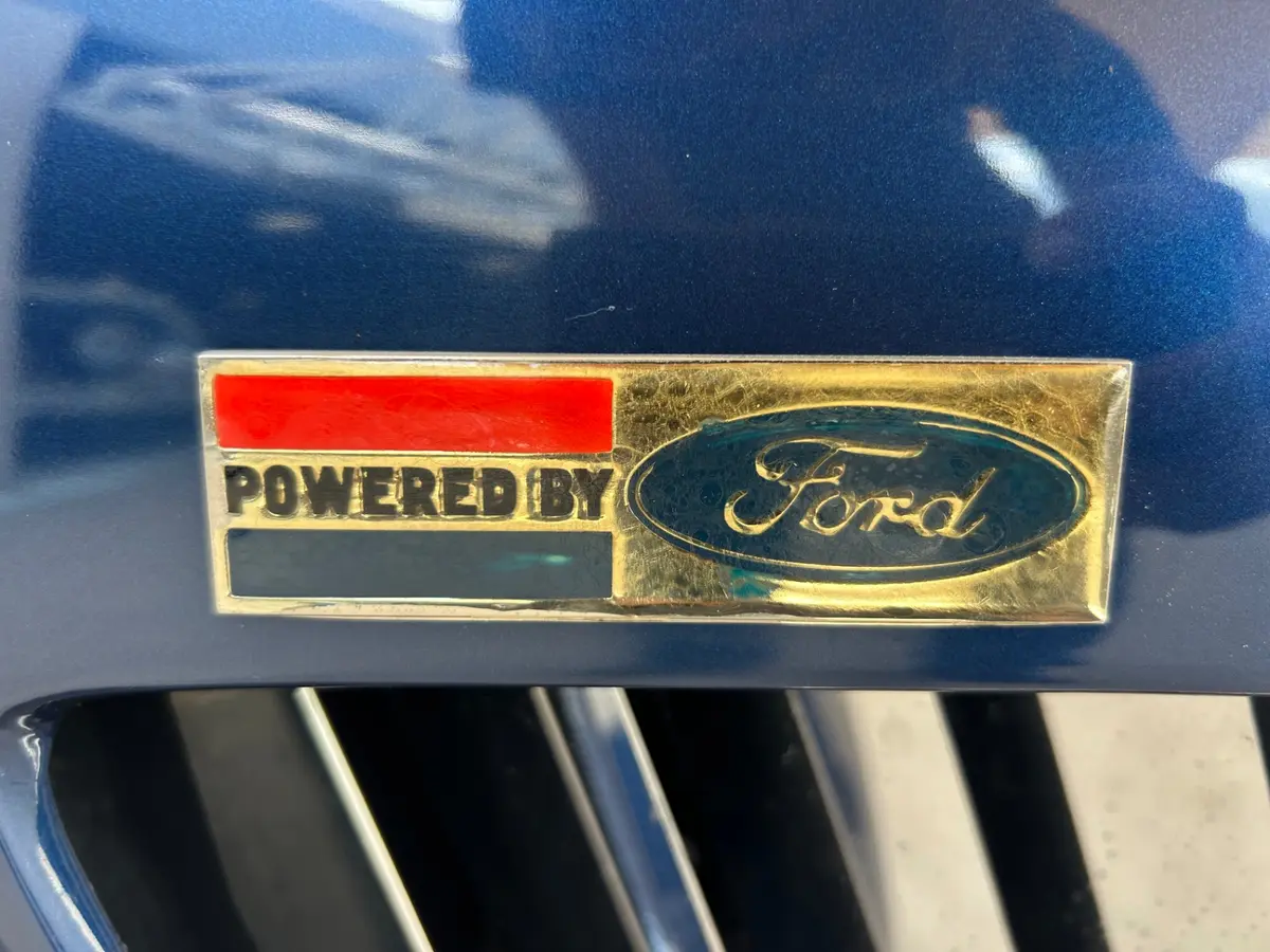Vehicle photo 19