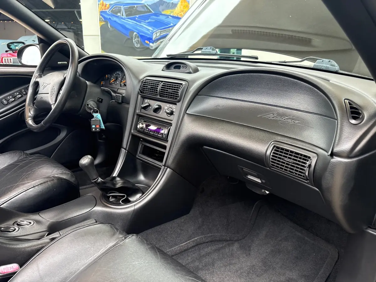 Vehicle photo 45
