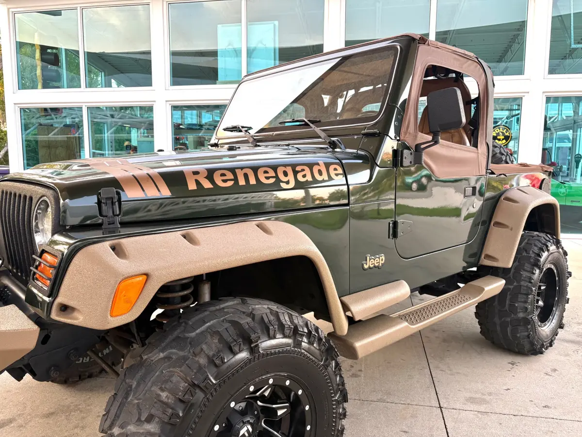 Vehicle photo 11