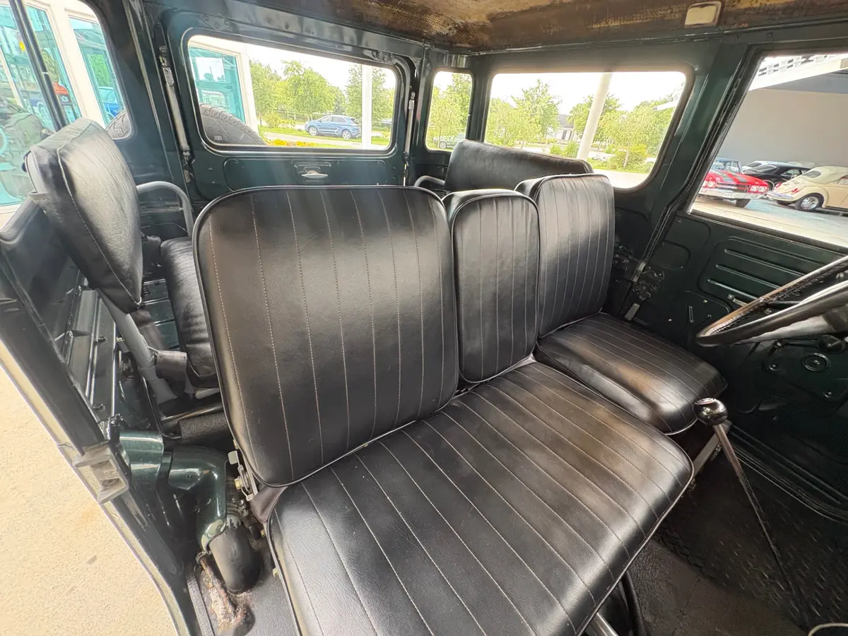 Vehicle photo 41