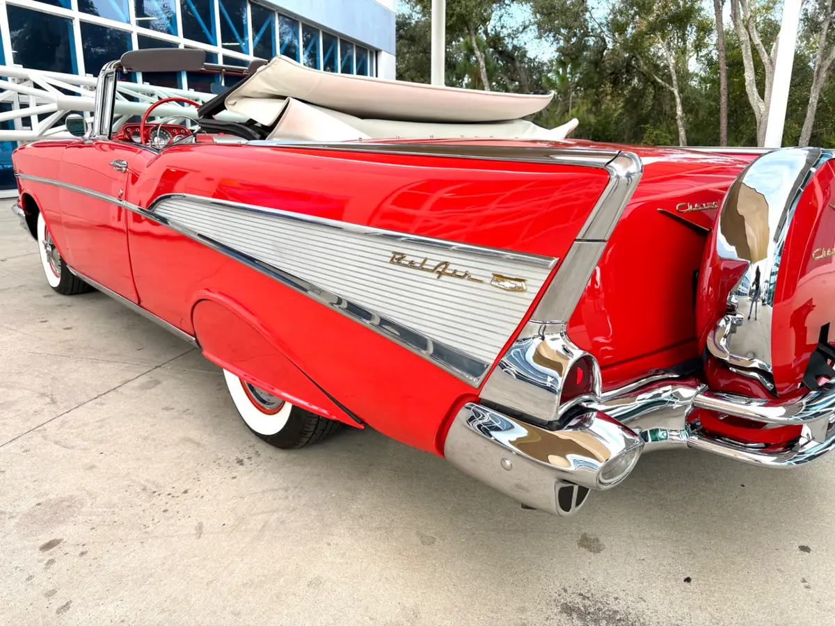 Vehicle photo 16