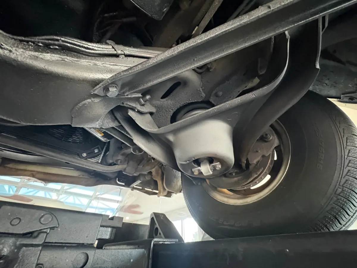 Vehicle photo 52