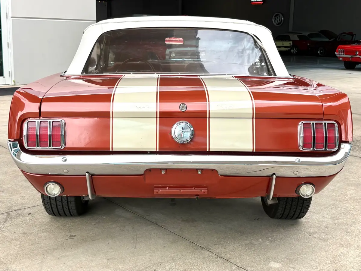 Vehicle photo 23
