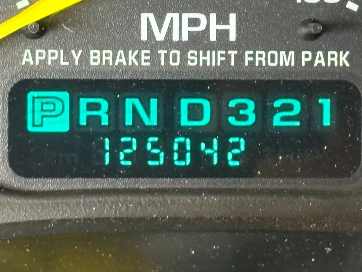 Vehicle photo 23