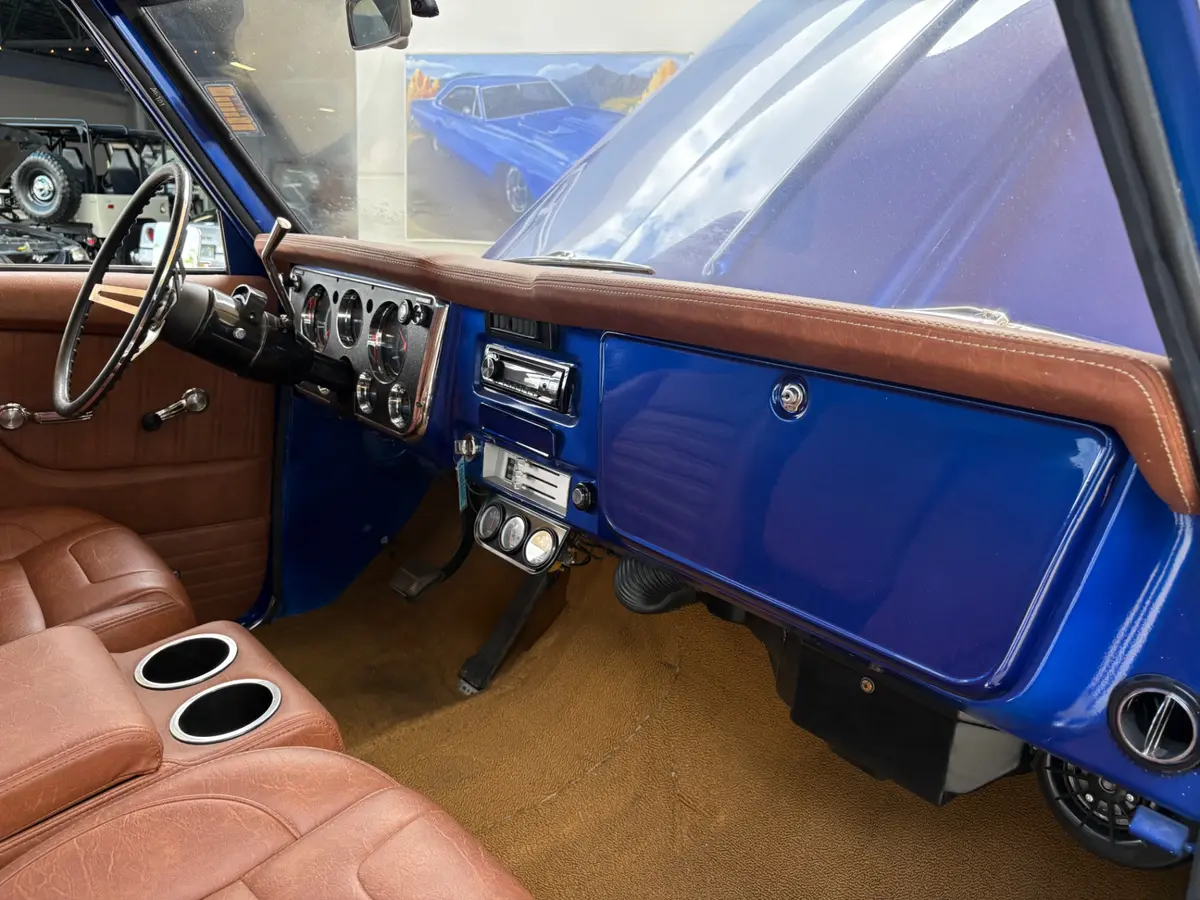 Vehicle photo 38