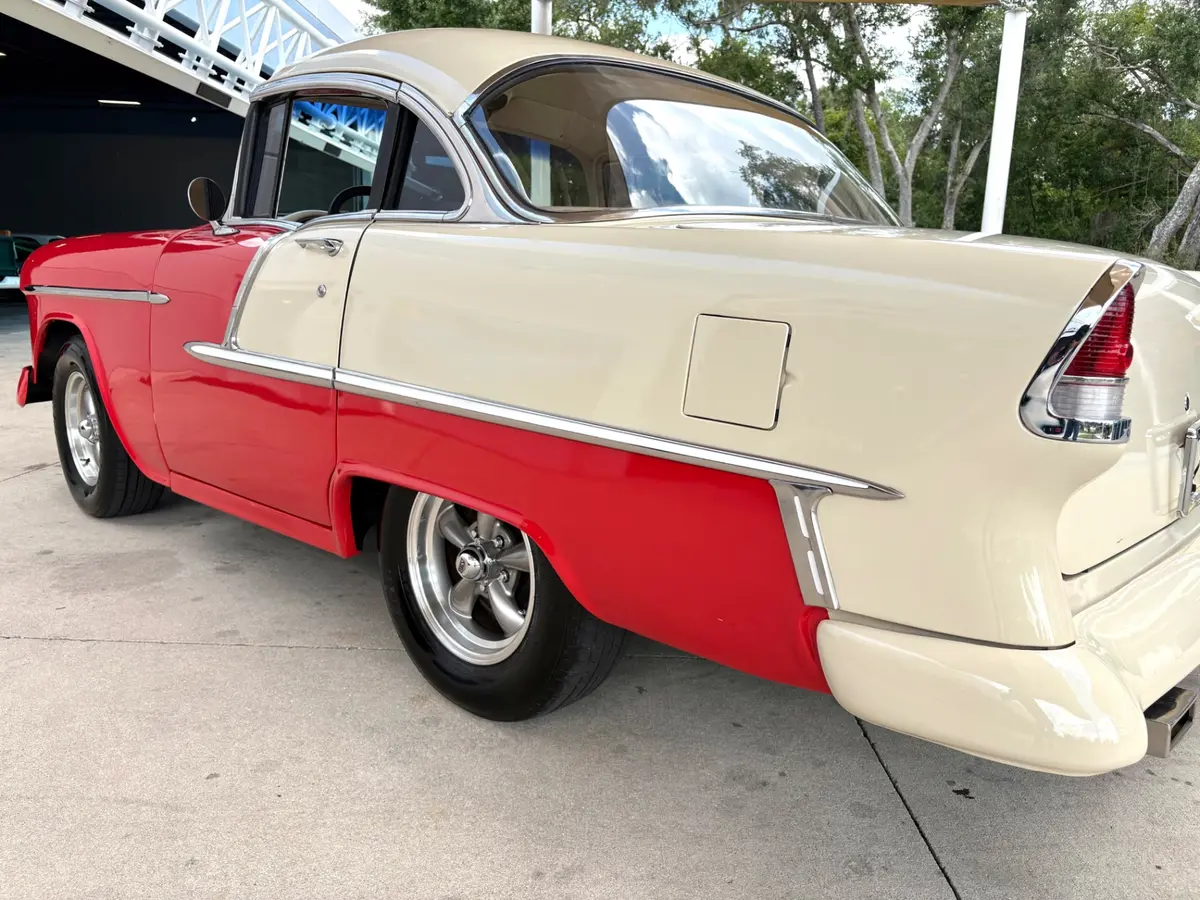 Vehicle photo 13