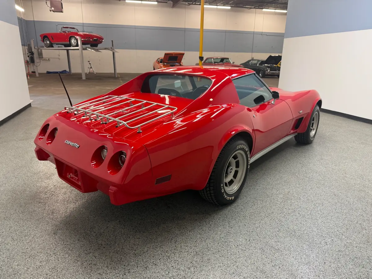 Vehicle photo 6