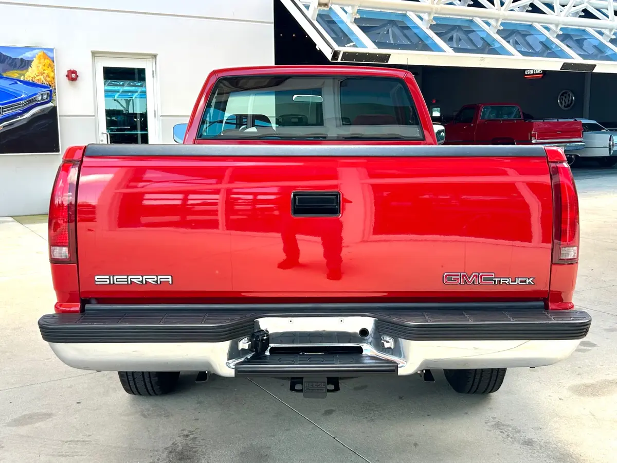 Vehicle photo 6