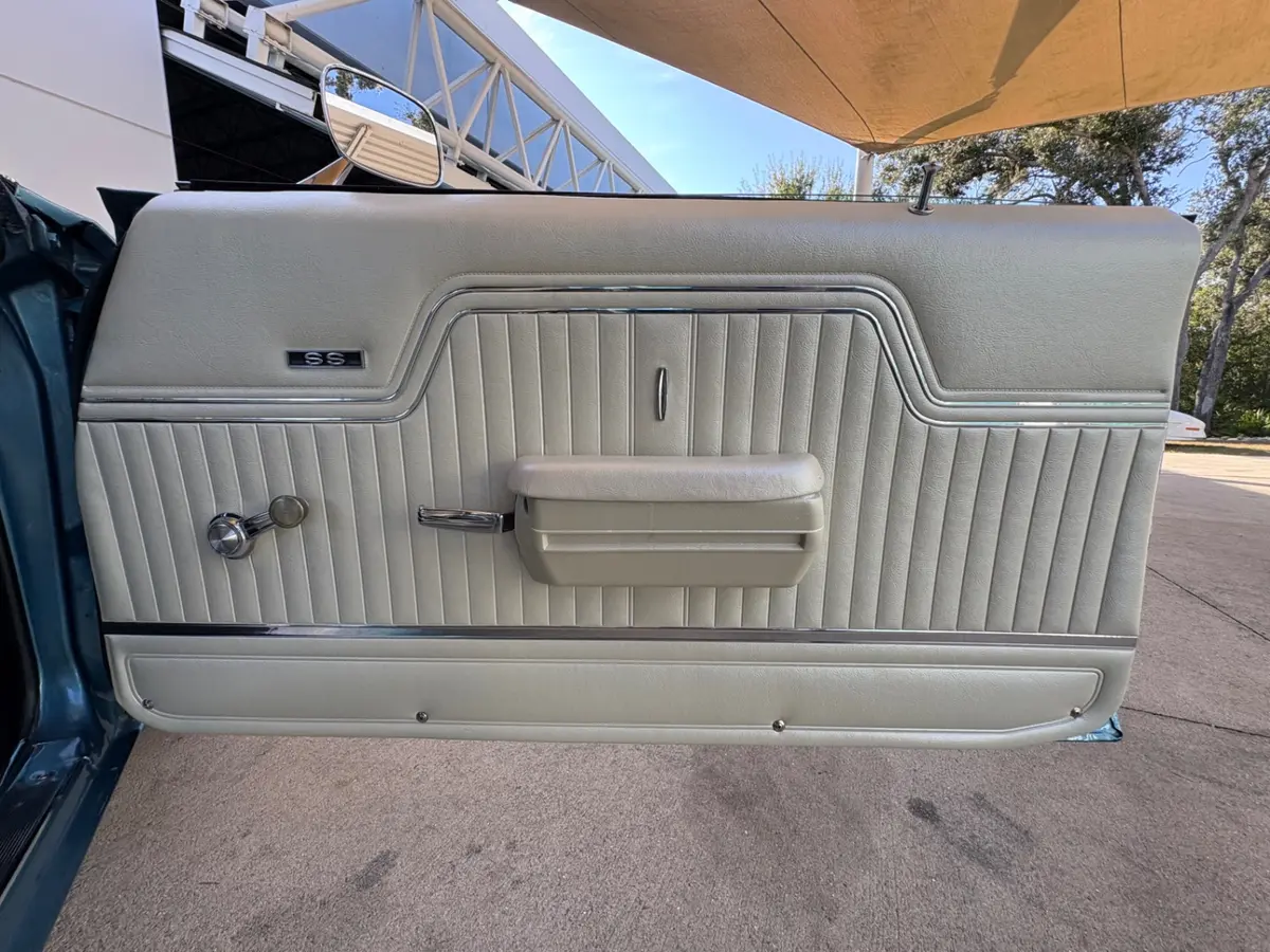 Vehicle photo 81
