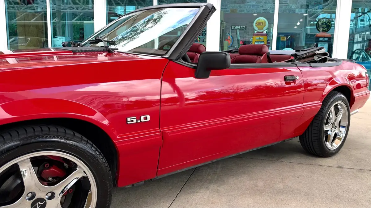 Vehicle photo 13