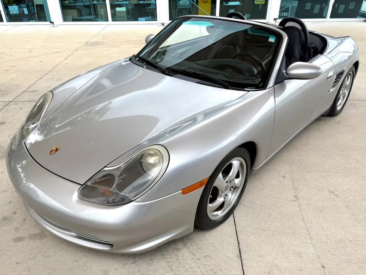 Vehicle photo 20