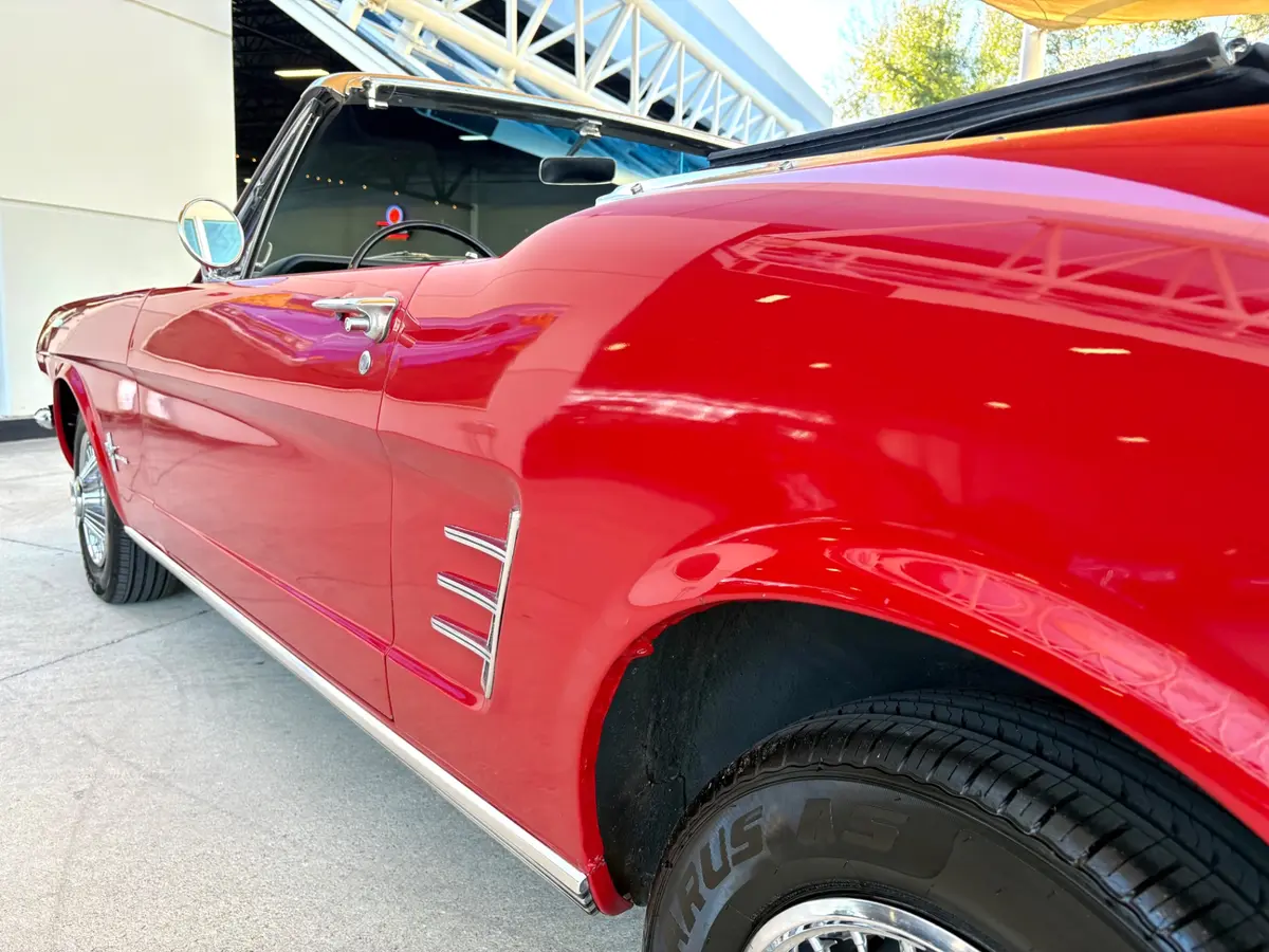 Vehicle photo 15