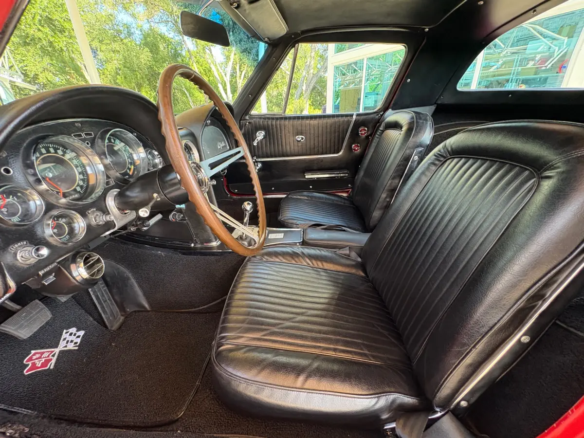 Vehicle photo 30