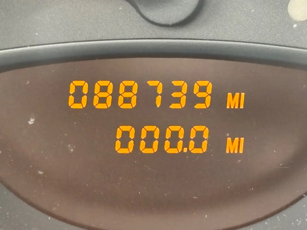 Vehicle photo 29